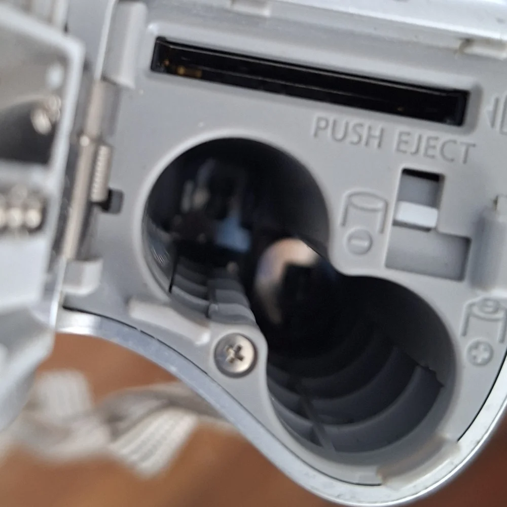 Canon PowerShot SX100 IS Digital Camera Silver Finish Original Box And + - Picture 16 of 16